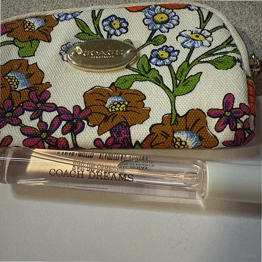 Coach Fragrance Floral Pouch with Coach Dreams Natural Spray Perfume 7.5 ML -NIP